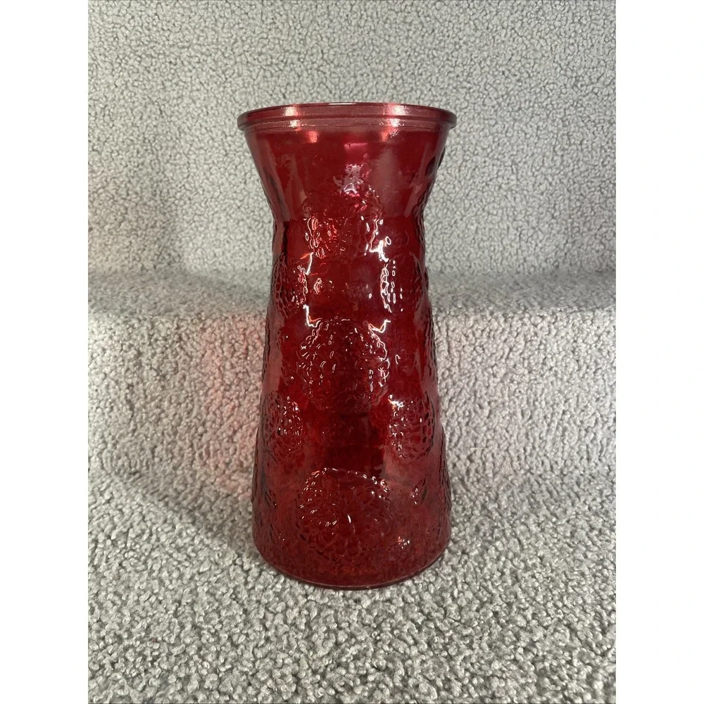 Be My Valentine‎ With This Vintage Red  Possibly Fenton Chrysanthemum Vase!